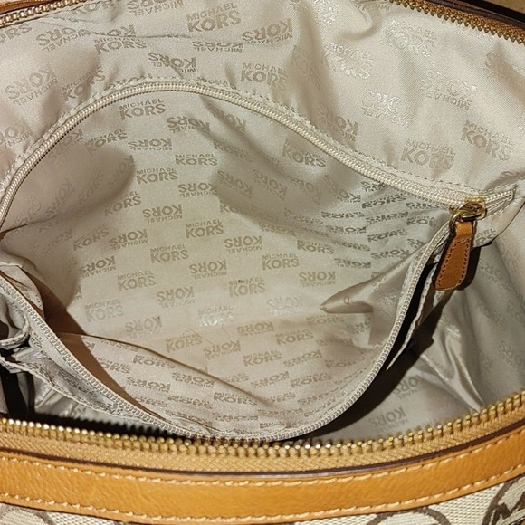 Michael Kors MK Bedford Barrel Bag Satchel Beige Signature Canvas Handbag Large - Picture 7 of 7